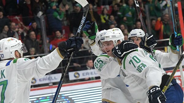 Иностранные тренеры и хоккеисты "Салавата Юлаева" вернулись в Уфу Иностранные тренеры и хоккеисты "Салавата Юлаева" вернулись в Уфу