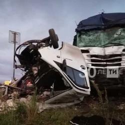 В Сети появилось ВИДЕО смертельного столкновения бензовоза и &laquo;Газели&raquo; в Татарстане