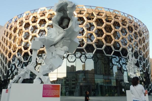 &laquo;Это сатанизм какой-то!&raquo;: Казань пребывает в культурном шоке от уличных чудовищ с головами Ленина и Сталина