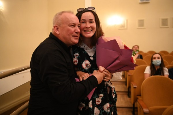 "Надеемся, что больше таких расставаний не будет": Театр Кариева открыл 33 сезон (ФОТО) "Надеемся, что больше таких расставаний не будет": Театр Кариева открыл 33 сезон (ФОТО)