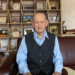 &laquo;Надо было выбираться, и вот&hellip;&raquo;: 92-летний ветеран рассказал, как победил COVID