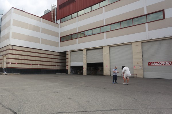 Кто последний?.. В Казани выстроились очереди за джинсами, а шубами и телевизорами торгуют с черного хода Кто последний?.. В Казани выстроились очереди за джинсами, а шубами и телевизорами торгуют с черного хода