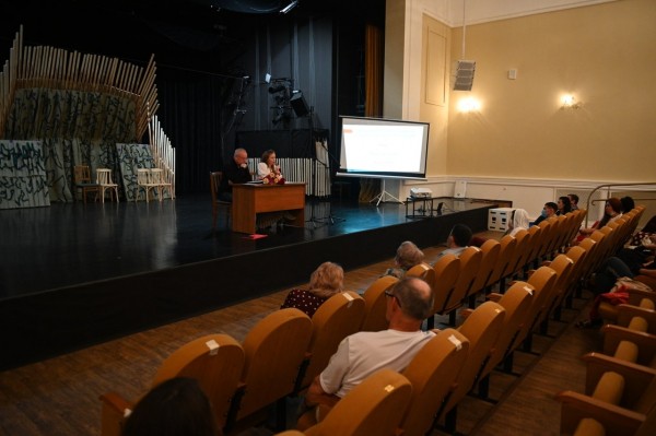 "Надеемся, что больше таких расставаний не будет": Театр Кариева открыл 33 сезон (ФОТО) "Надеемся, что больше таких расставаний не будет": Театр Кариева открыл 33 сезон (ФОТО)