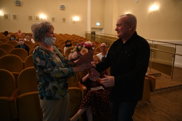 "Надеемся, что больше таких расставаний не будет": Театр Кариева открыл 33 сезон (ФОТО) "Надеемся, что больше таких расставаний не будет": Театр Кариева открыл 33 сезон (ФОТО)