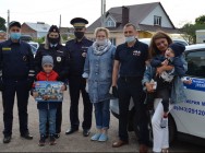 Полицейские Бугульмы и общественный совет исполнили мечту мальчишек Полицейские Бугульмы и общественный совет исполнили мечту мальчишек