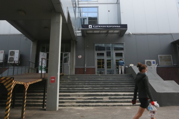 Кто последний?.. В Казани выстроились очереди за джинсами, а шубами и телевизорами торгуют с черного хода Кто последний?.. В Казани выстроились очереди за джинсами, а шубами и телевизорами торгуют с черного хода