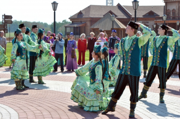 Камзол, фартук и лыковые галоши. Как одевались татары XIX века?