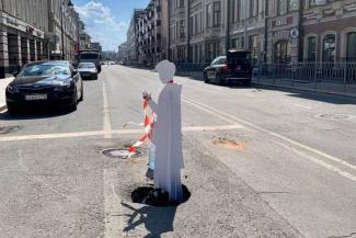 Казанцы с помощью ангелов просят устранить &laquo;порталы в ад&raquo; на дорогах и тротуарах