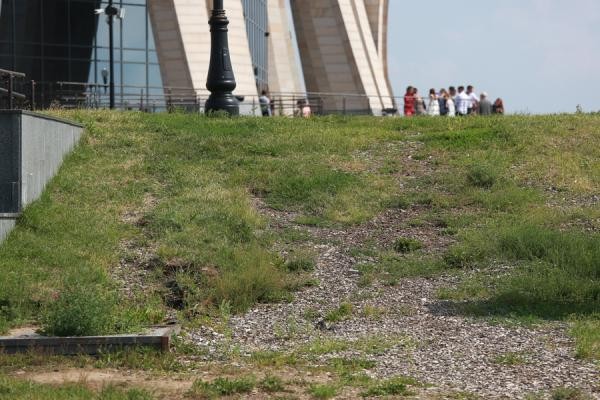 С глаз долой - из сердца вон: территория у казанской &laquo;Чаши&raquo; превращается в заброшенный пустырь