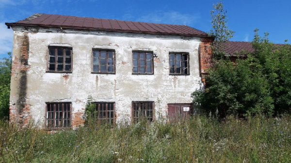 Надписи студентов, лозунги властей: как выглядит Монастырское училище