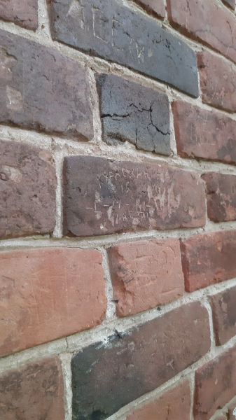 Надписи студентов, лозунги властей: как выглядит Монастырское училище