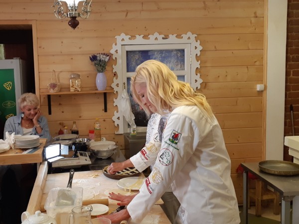 Д.Санникова: «Главная особенность татарской кухни – это сохранение и передача рецептов из поколения в поколение» Д.Санникова: «Главная особенность татарской кухни – это сохранение и передача рецептов из поколения в поколение»