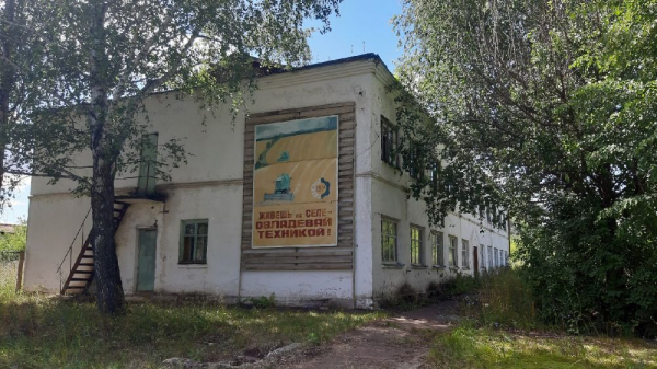 Надписи студентов, лозунги властей: как выглядит Монастырское училище