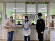 Сотрудники полиции совместно с Общественным советом провели разъяснительную беседу с жителями города по профилактике мошенничества. Сотрудники полиции совместно с Общественным советом провели разъяснительную беседу с жителями города по профилактике мошенничества.