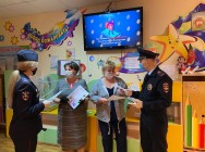 Сотрудники полиции совместно с Общественным советом провели разъяснительную беседу с жителями города по профилактике мошенничества. Сотрудники полиции совместно с Общественным советом провели разъяснительную беседу с жителями города по профилактике мошенничества.