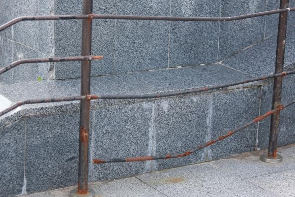 С глаз долой - из сердца вон: территория у казанской &laquo;Чаши&raquo; превращается в заброшенный пустырь