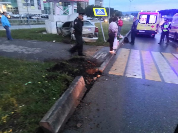 Подробности ДТП, во время которого автомобиль въехал в группу пешеходов (ФОТО)