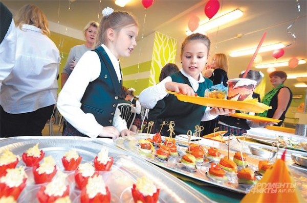 В школах Казани будут бесплатно кормить учеников начальных классов