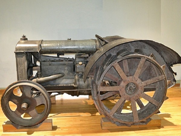 Моабитские тетради, подвеска с уточкой и трактор «Путиловец» – Национальный музей РТ расскажет о богатой истории Татарстана Моабитские тетради, подвеска с уточкой и трактор «Путиловец» – Национальный музей РТ расскажет о богатой истории Татарстана