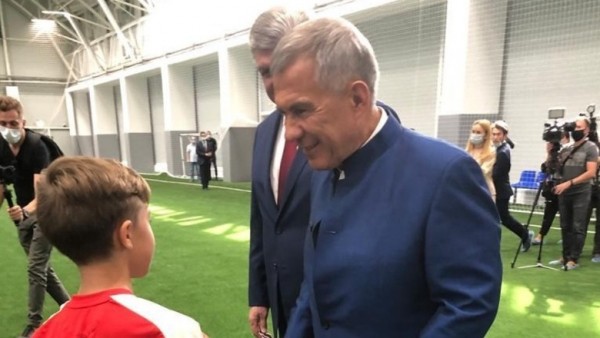 Крытый футбольный манеж &laquo;Победа&raquo; открыли в Челнах с участием Рустама Минниханова