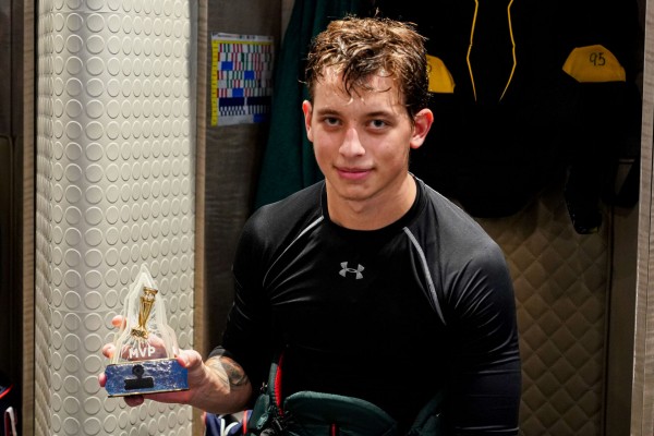 
              Все индивидуальные призы TANECO Кубка чемпионов: Галимов &ndash; MVP, Рейдеборн &ndash; лучший вратарь            