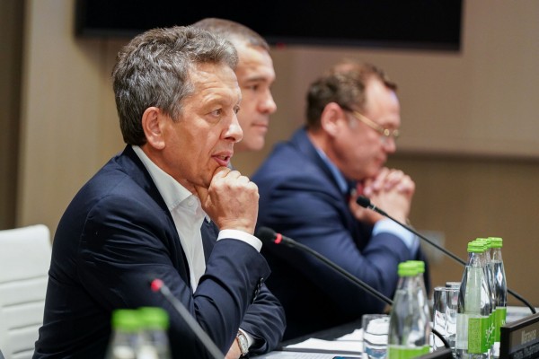 
              Рустам Минниханов встретился с игроками и тренерским штабом &laquo;Ак Барса&raquo;            