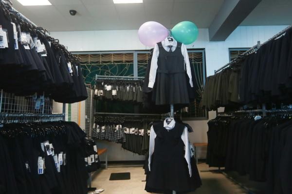 Родители казанских школьников не верят в начало учебного года и не спешат в магазины за формой и тетрадками 