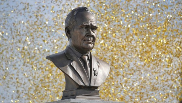 Минниханов: Жизненный путь Шаймиева &ndash; ориентир для подрастающего поколения