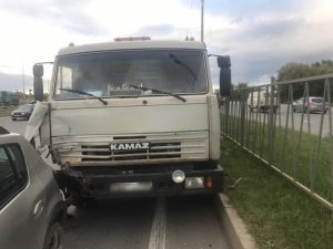В Челнах на первой автодороге столкнулся &laquo;Камаз&raquo; и 5 машин (ФОТО)