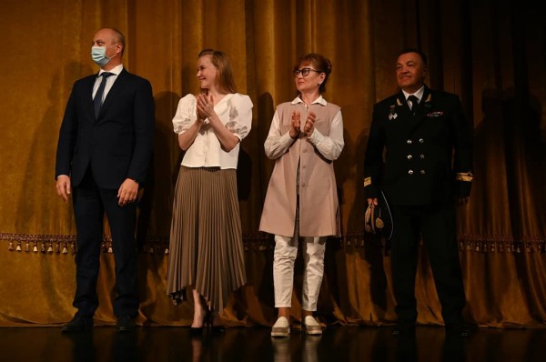 В театре Кариева прошла республиканская акция "Помоги собраться в школу" (ФОТО)