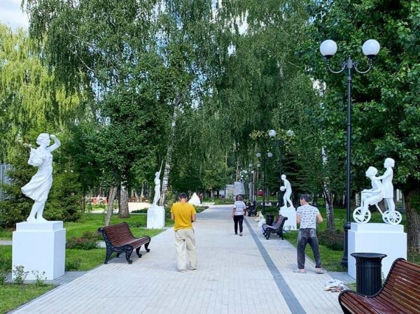В парк у ДК им.Саид-Галиева вернули скульптуры в советском стиле