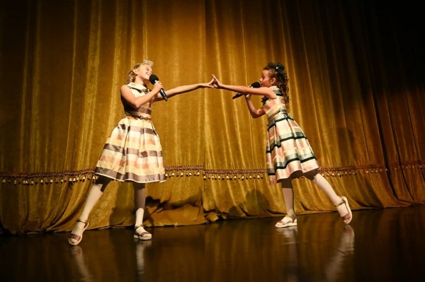 В театре Кариева прошла республиканская акция "Помоги собраться в школу" (ФОТО)