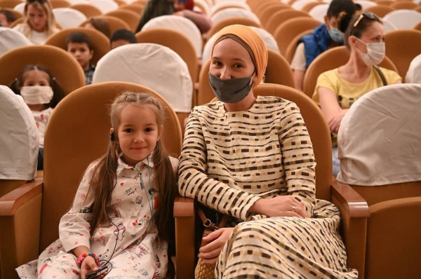 В театре Кариева прошла республиканская акция "Помоги собраться в школу" (ФОТО)