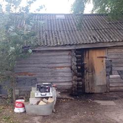 Женщина пыталась сжечь в бане свою дочь и ее знакомого