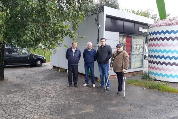 &laquo;Крыша&raquo; у них, наверное, серьезная&raquo;: казанцы больше года не могут добиться от властей сноса шаурмячной в своем дворе