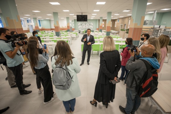 Ильсур Метшин: &laquo;Это не шоурум, не показательный пример &ndash; это стандартная муниципальная школа&raquo;