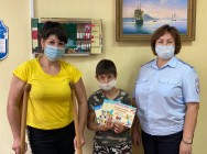 Полицейские Бугульмы поздравили детей с Днем знаний