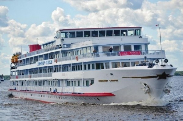 На Волге задержали идущее в Казань пассажирское судно с ковидной командой