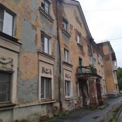 На ребенка рухнул потолок аварийного дома