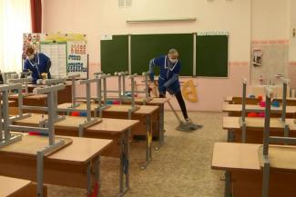 &laquo;Будем учиться в три смены? Тогда уж легче на дистанционку&raquo;: казанские учителя и родители в шоке от требований Роспотребнадзора для школ