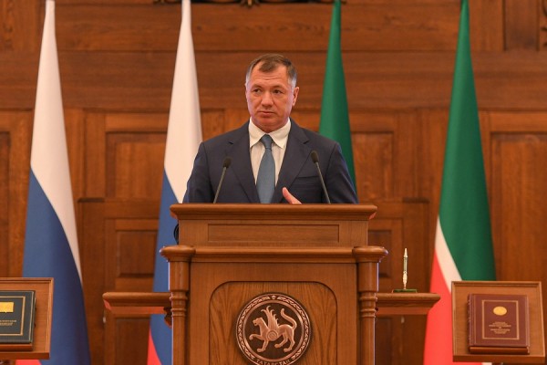 &laquo;У нас коленки подгибались, но вы повели вперед&raquo;: Рустама Минниханова поздравили с третьим президентским сроком