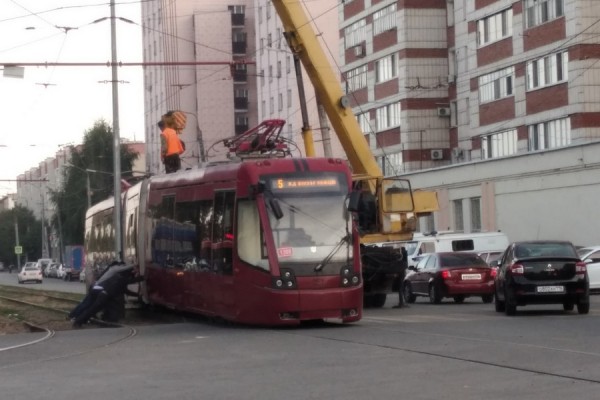 Обвиняются камни: почему сходит с рельсов казанский трамвай &laquo;пятерочка&raquo;?