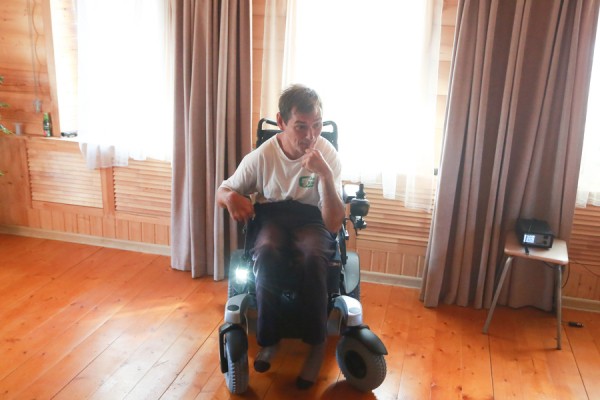 &laquo;Ну не издевательство?&raquo;: казанскому инвалиду испортили дорогую немецкую коляску, которую он выпросил у президента 