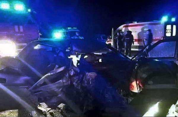 Отец и сын погибли на трассе в Елабужском районе, уходя от полицейской погони (ФОТО) Отец и сын погибли на трассе в Елабужском районе, уходя от полицейской погони (ФОТО)