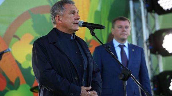 Рустам Минниханов посетил сельхозярмарку в Казани, приуроченную ко Дню садовода