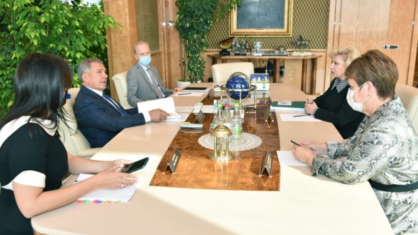 Минниханов и Москалькова обсудили вопросы организации летнего отдыха детей