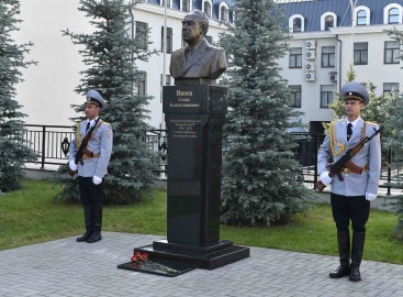 В МВД по Республике Татарстан состоялось открытие сквера и бюста министра внутренних дел ТАССР Салиха Зелялетдиновича Япеева
