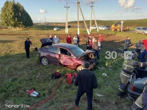 Смертельное ДТП под Челнами: двое погибли и трое пострадали (ФОТО)