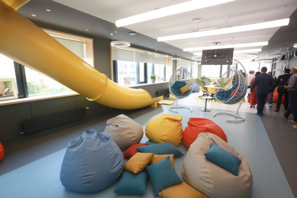 &laquo;А мы сюда по прописке попали!&raquo;: в Казани открыли &laquo;шаймиевскую&raquo; школу, в которой 16 первых классов 