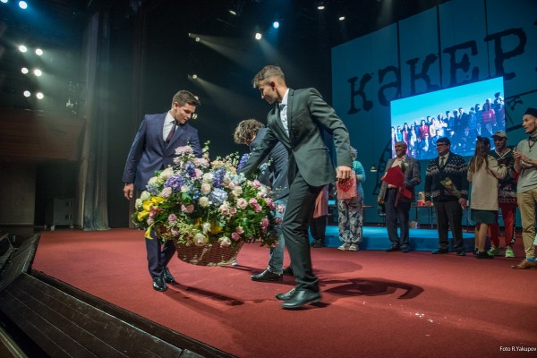 В театре Камала состоялась премьера спектакля "Женюсь.tat" (ФОТОРЕПОРТАЖ)